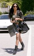 th_707548620_CiaraoutforshoppinginBeverlyHills12.5.2011_09_122_132lo.jpg