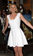 th_36286_Tikipeter_Ludivine_Sagnier_Pieds_Nus_Sur_Des_Limaces_German_Premiere_027_123_416lo.jpg