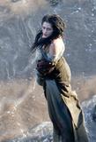 th_14914_celebrity_paradise.com_TheElder_KirstenStewart2011_09_29_OnSetofSnow1_122_429lo.jpg