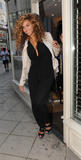 th_75116_celebrity_paradise.com_TheElder_Beyonce2010_07_06_shopping20_122_460lo.jpg