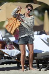 http://img126.imagevenue.com/loc66/th_312865691_Mischa_Barton_Bikini_Candids_on_the_Beach_in_Miami_December_27_2011_266_122_66lo.jpg